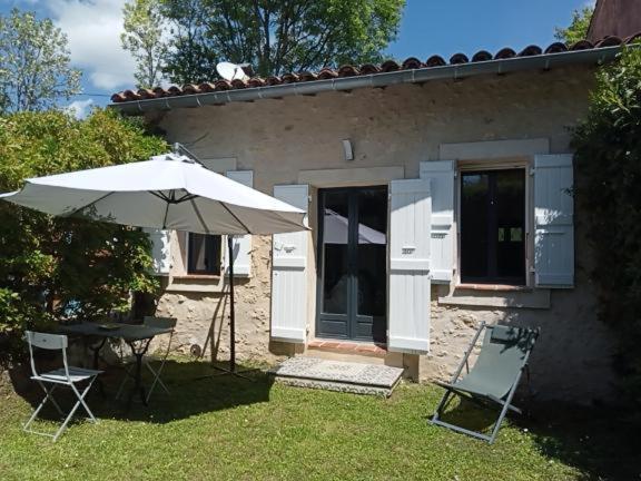 Maison En Pierre Restauree Avec Jardin Auch Esterno foto